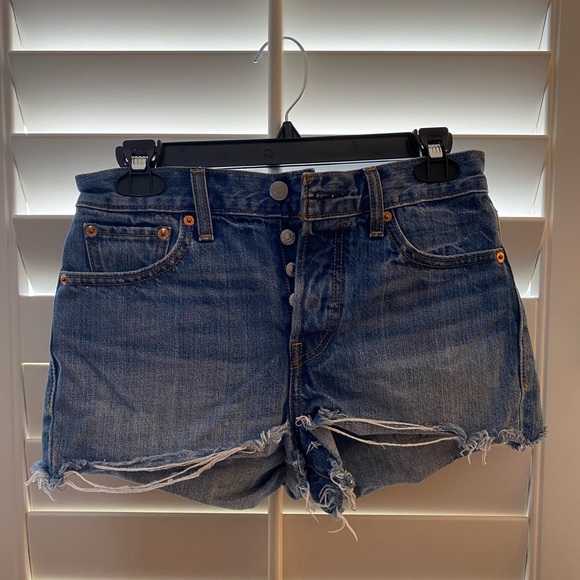 Levi’s cut off denim shorts - Picture 7 of 10